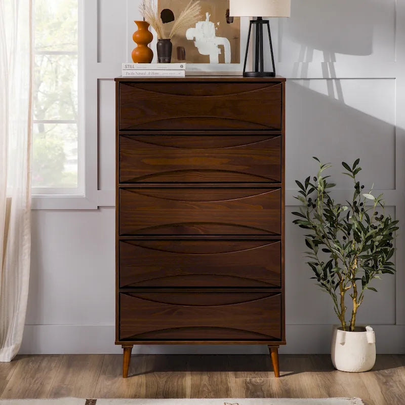 Commode 5 tiroirs en bois massif de style Mid-Century