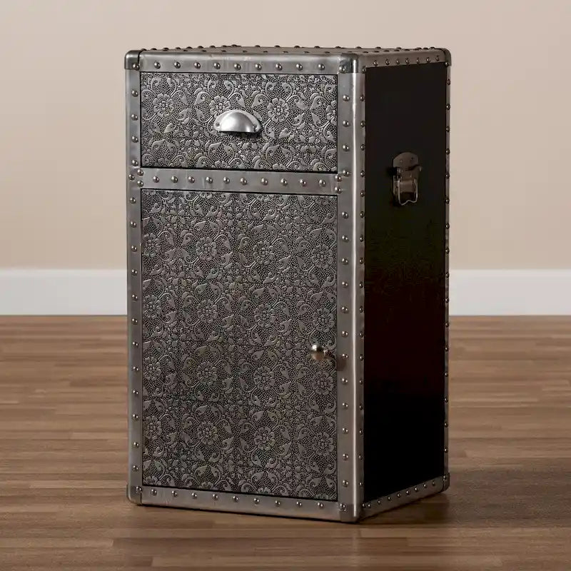Meuble d'appoint vintage industriel en métal argenté à motifs floraux