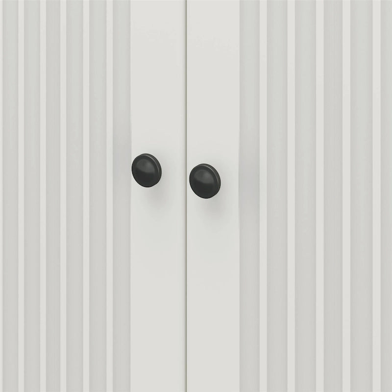 Meuble de rangement blanc à 2 portes cannelées de 36 po de largeur
